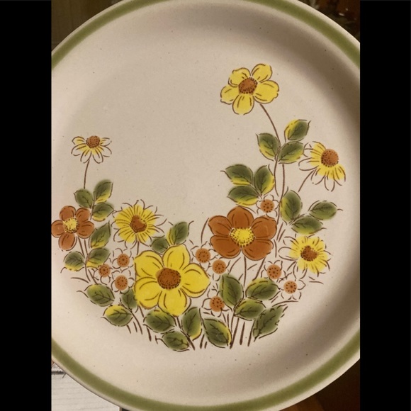 Mid Century Spring Collection Stoneware Spring Garland Dishes - Picture 6 of 9